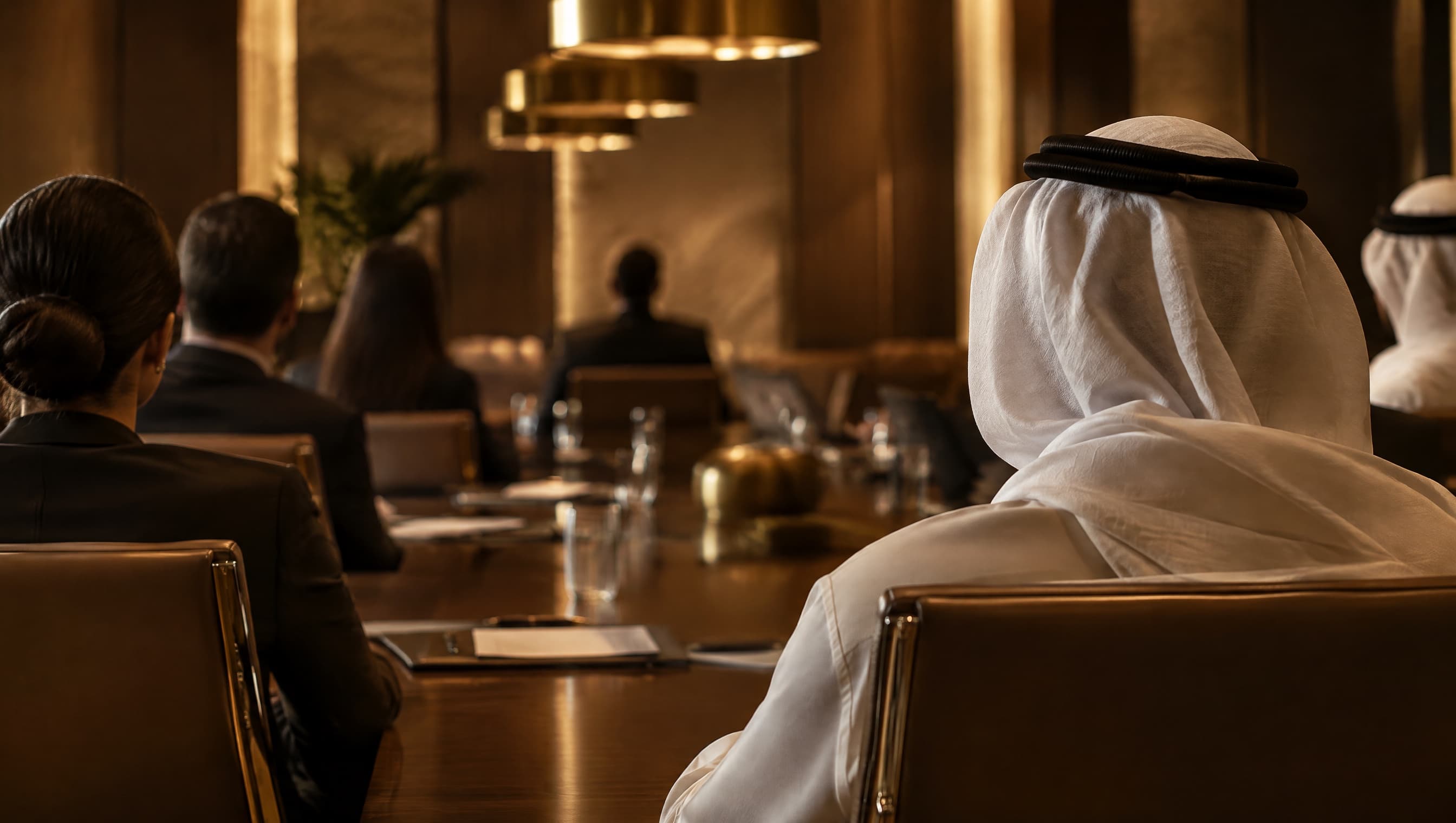 المحامي فيصل المهندي في مكتب الفيصل للمحاماة بالدوحة